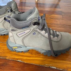 Vasque hiking boots - like new